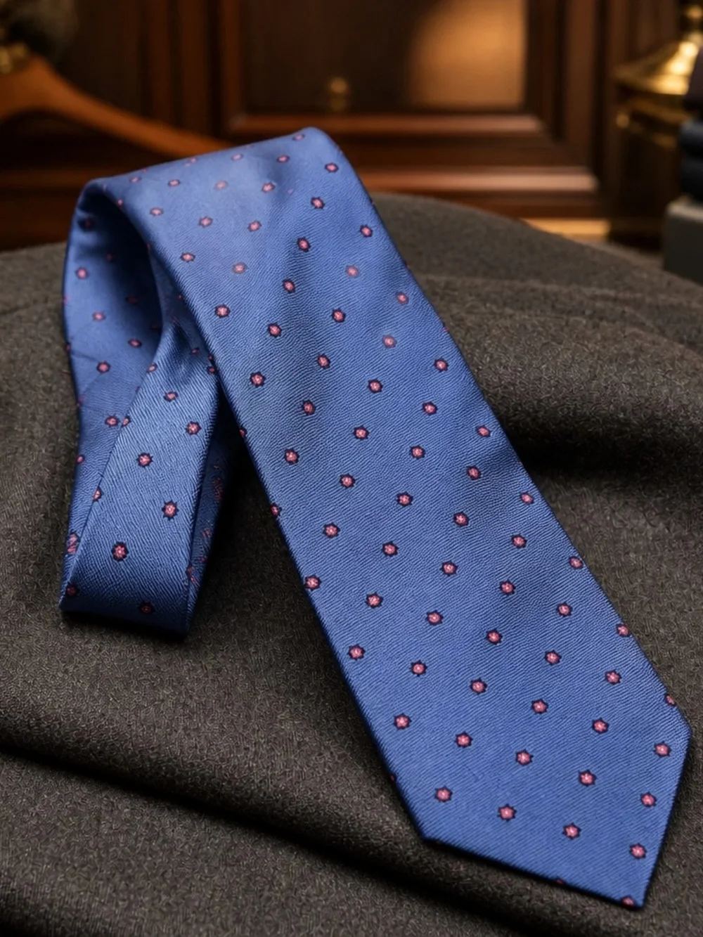 Brooks Brothers 100% Silk Blue Tie Features a Delicate Micro Floral Pattern EUC